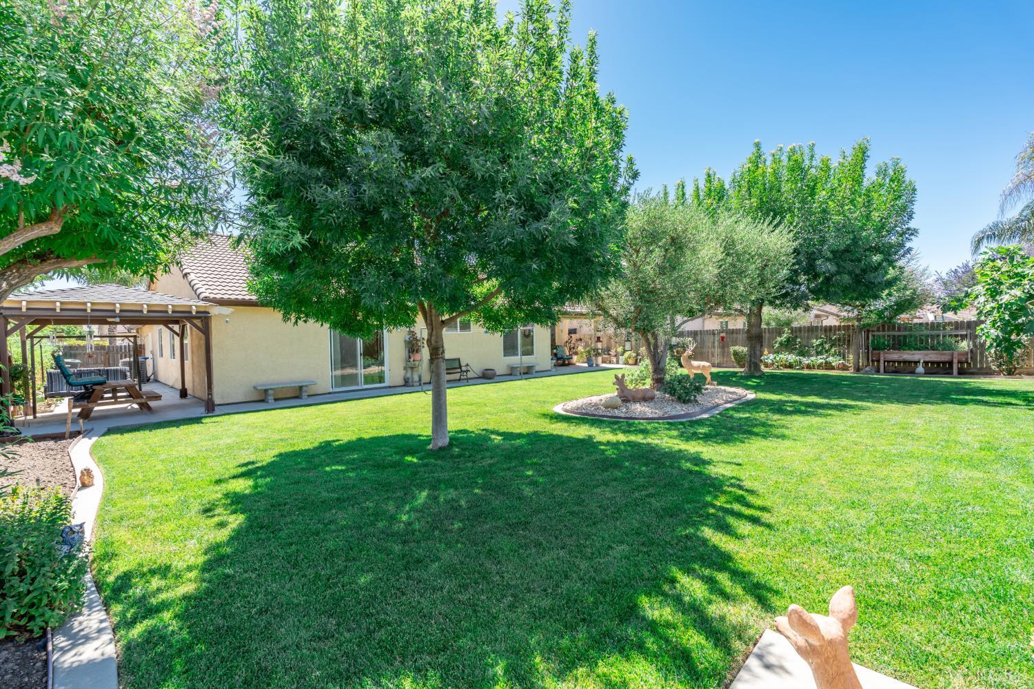 1930 N Sonoma Ct, Hanford, CA 93230