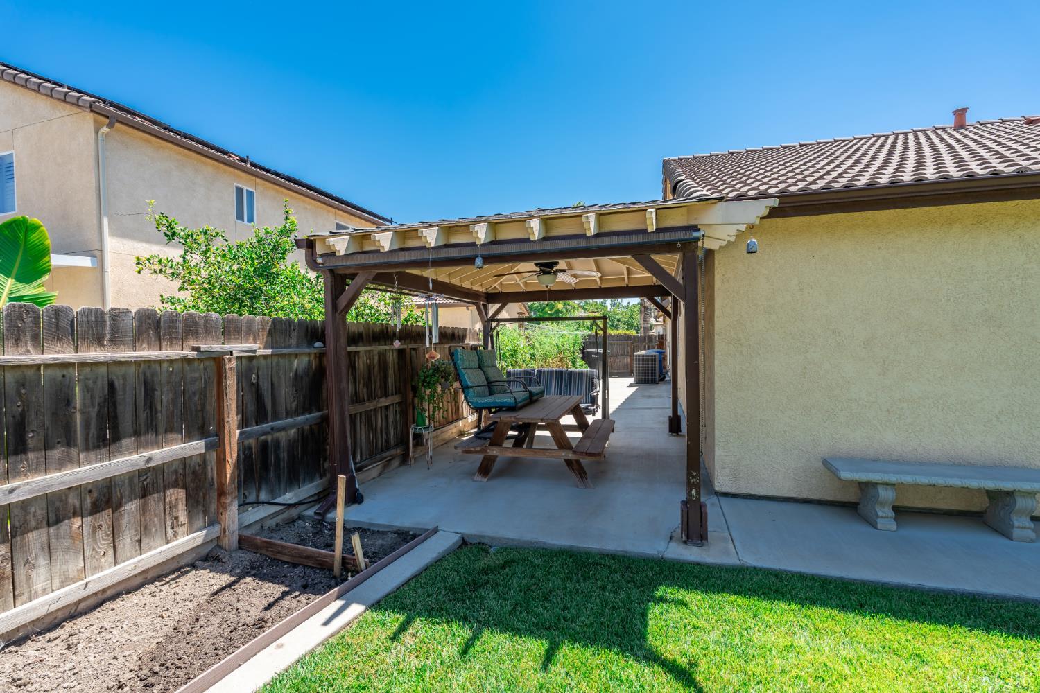 1930 N Sonoma Ct, Hanford, CA 93230