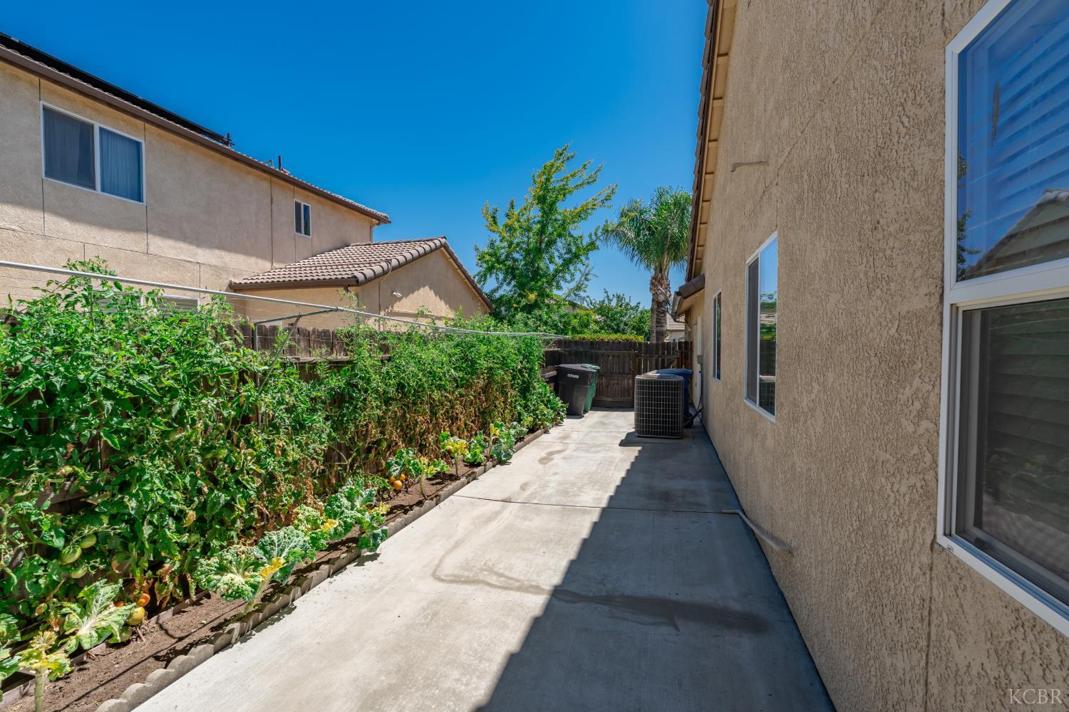1930 N Sonoma Ct, Hanford, CA 93230