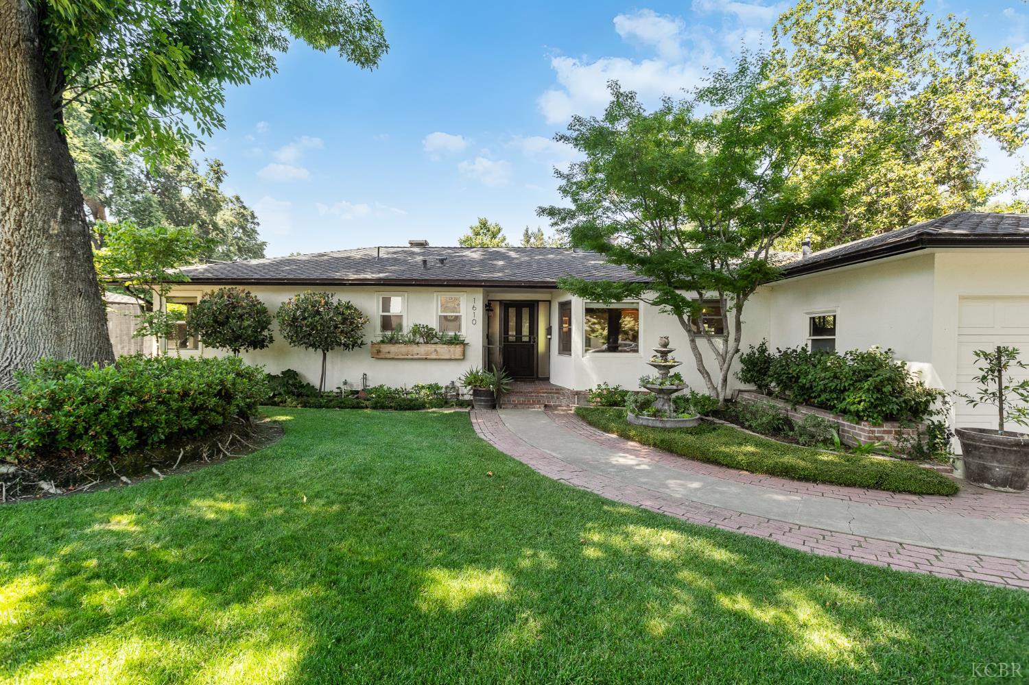 1610 W Meadow Ave, Visalia, CA 93277