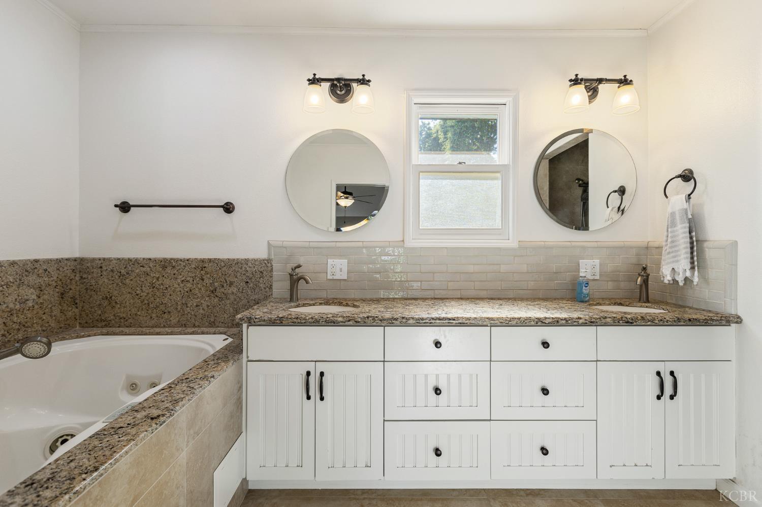 1610 W Meadow Ave, Visalia, CA 93277
