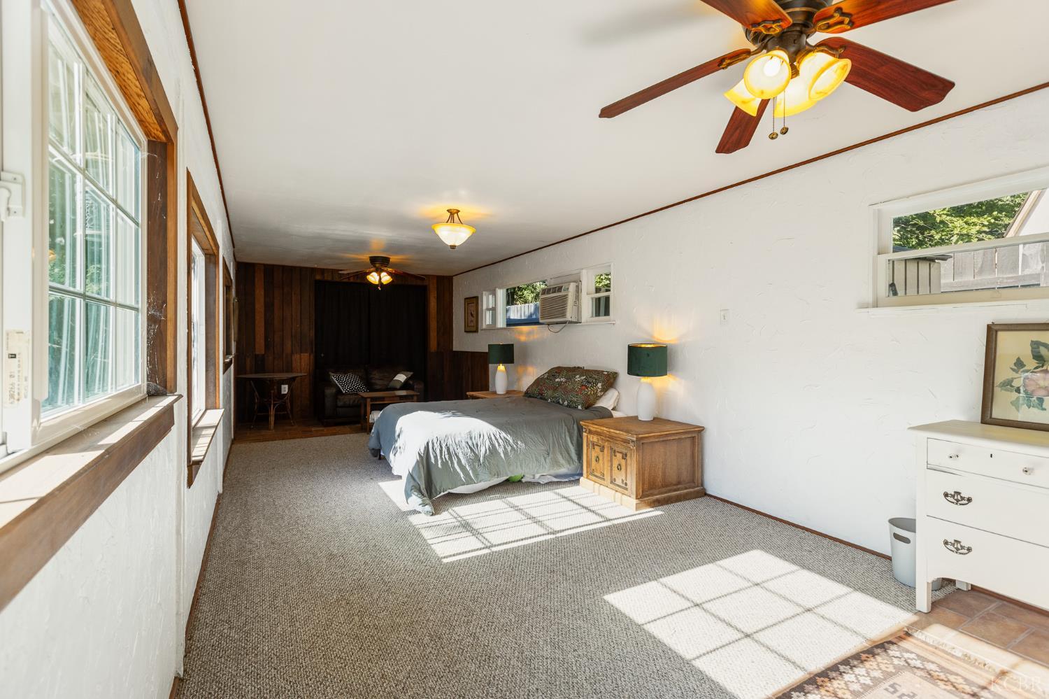 1610 W Meadow Ave, Visalia, CA 93277