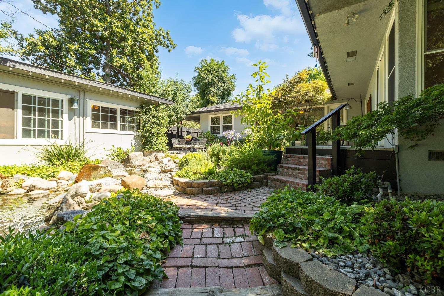 1610 W Meadow Ave, Visalia, CA 93277