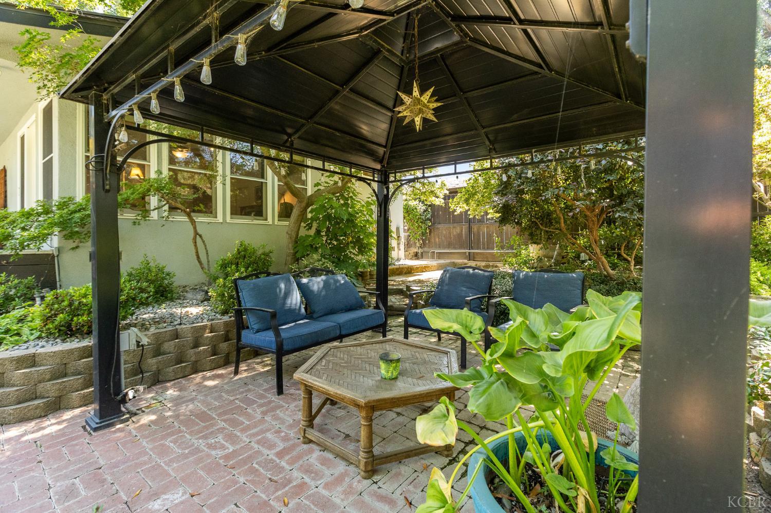 1610 W Meadow Ave, Visalia, CA 93277