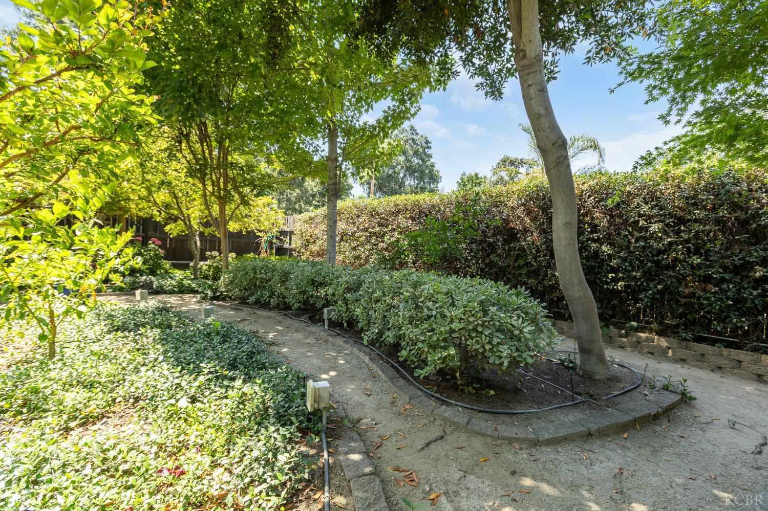 1610 W Meadow Ave, Visalia, CA 93277