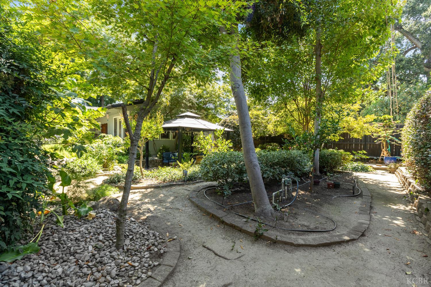 1610 W Meadow Ave, Visalia, CA 93277