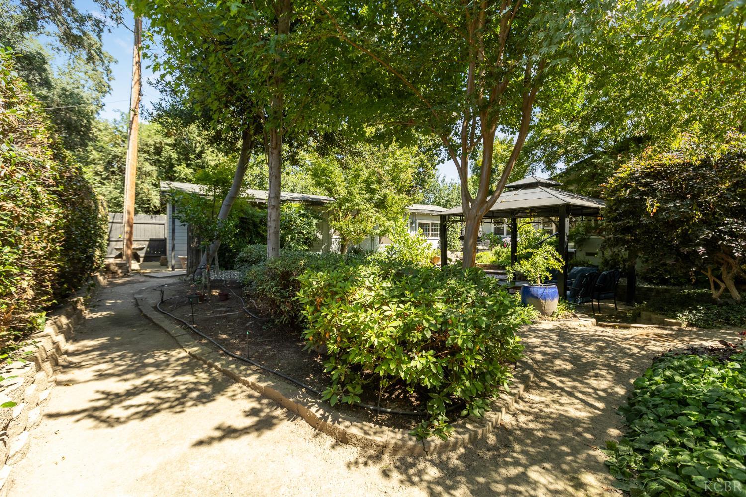 1610 W Meadow Ave, Visalia, CA 93277