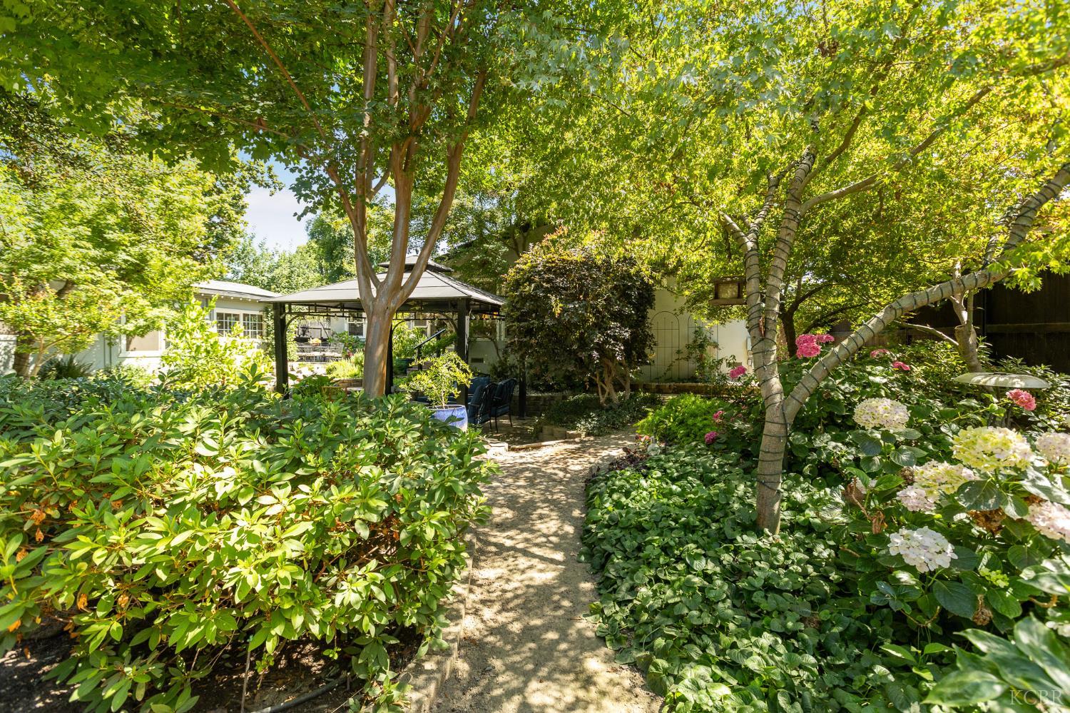 1610 W Meadow Ave, Visalia, CA 93277