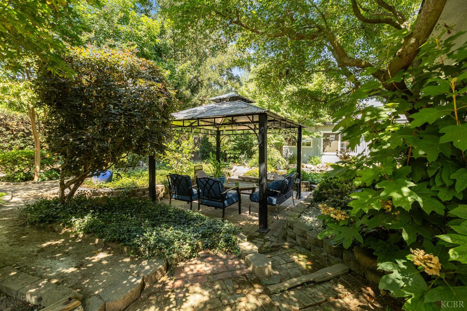 1610 W Meadow Ave, Visalia, CA 93277