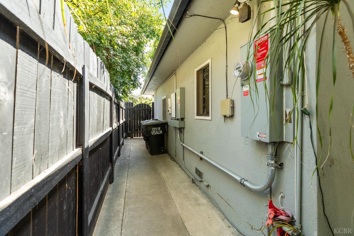 1610 W Meadow Ave, Visalia, CA 93277