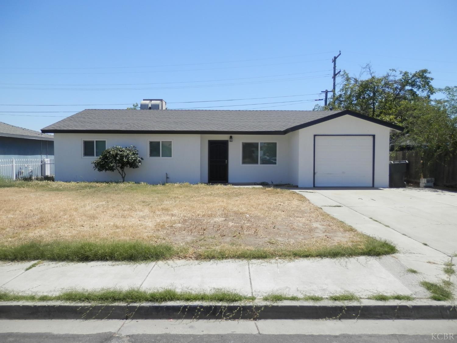 10845 Beverly Dr, Hanford, CA 93230