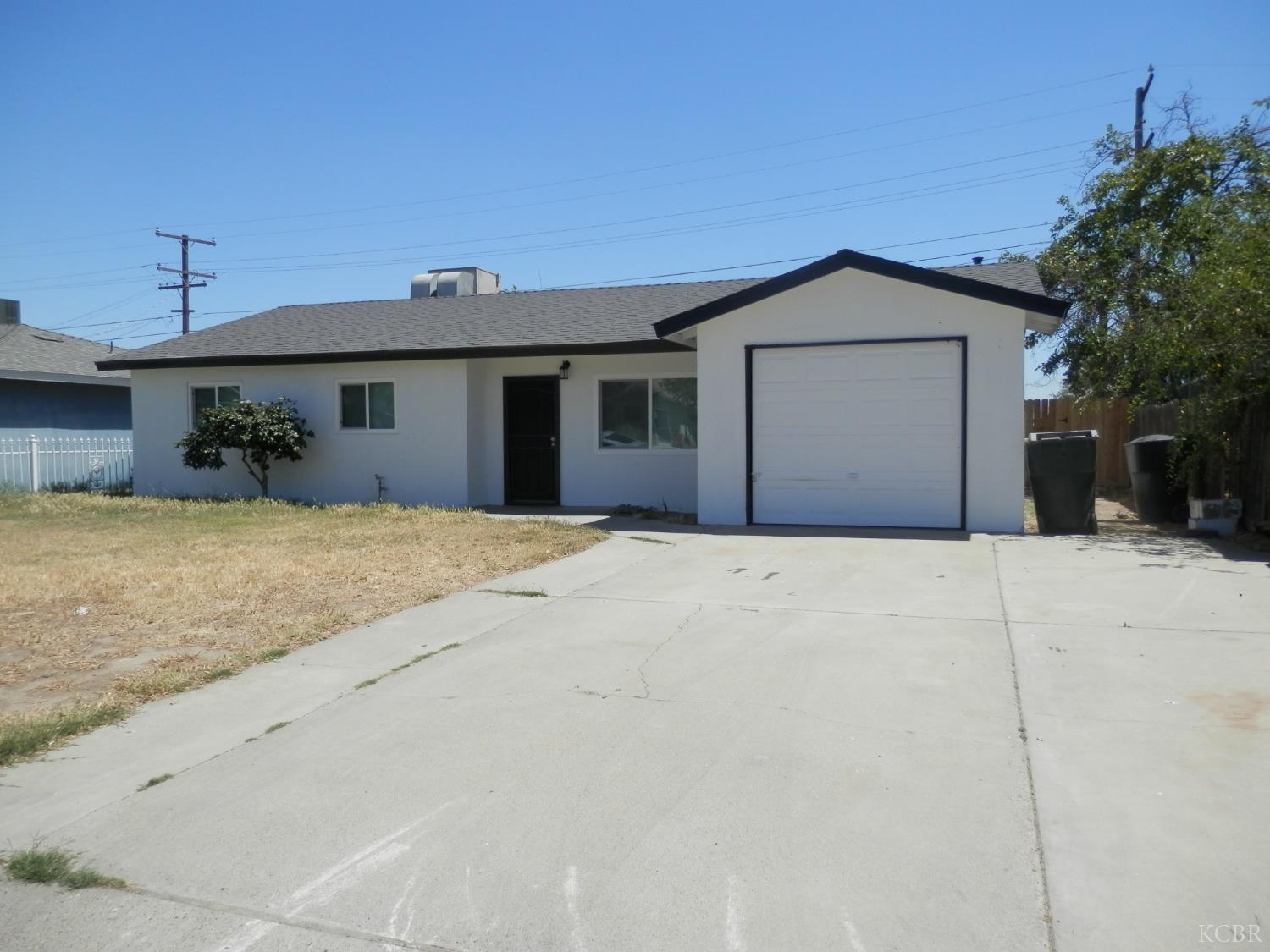 10845 Beverly Dr, Hanford, CA 93230