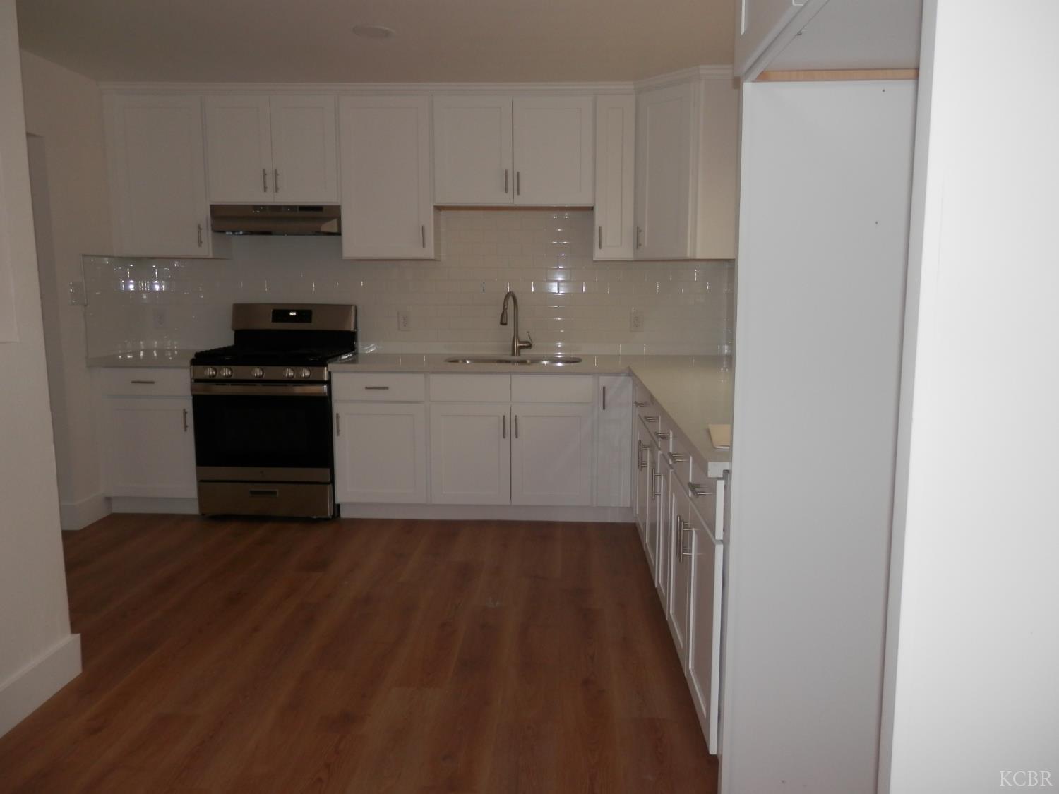 10845 Beverly Dr, Hanford, CA 93230