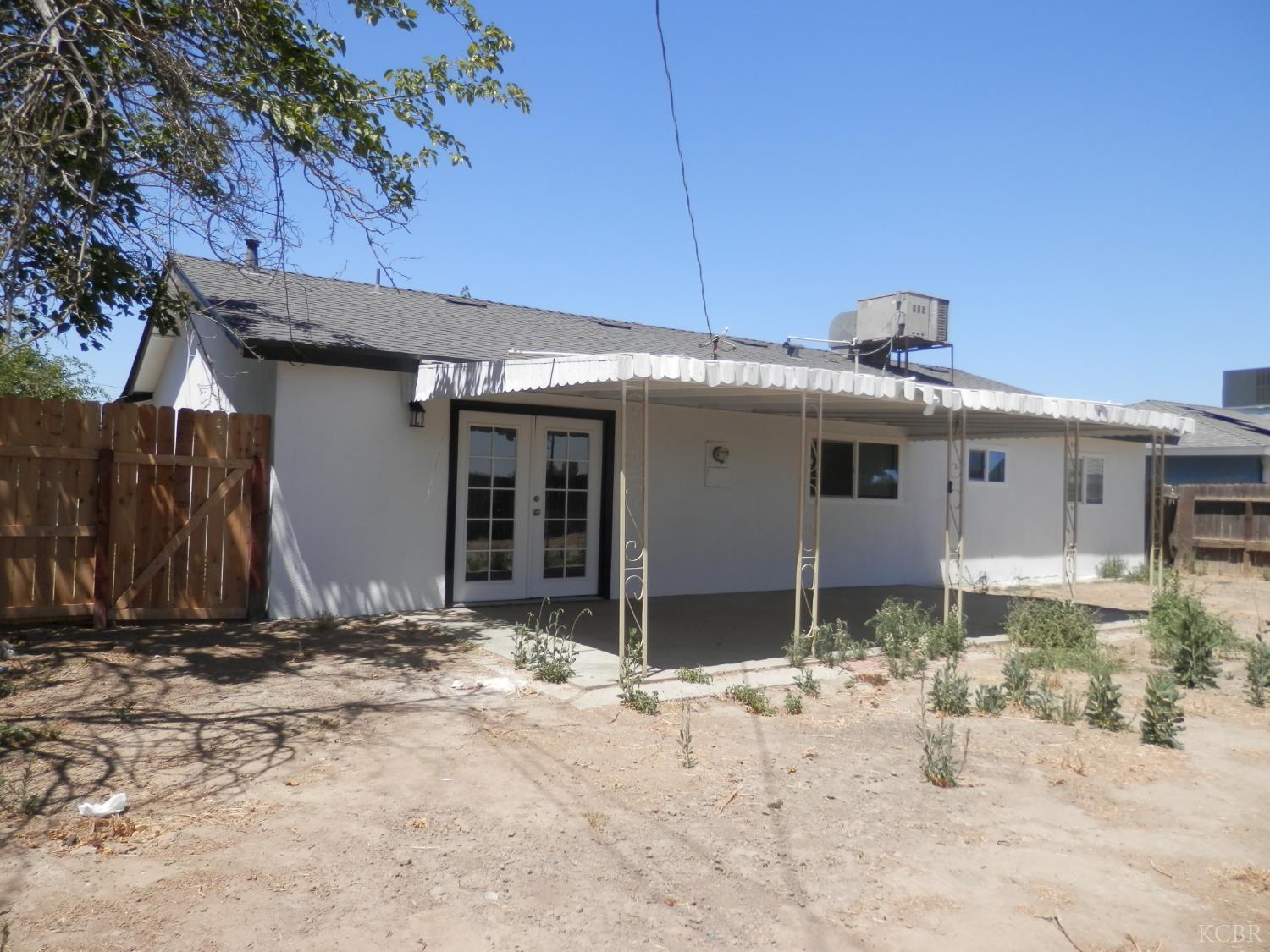 10845 Beverly Dr, Hanford, CA 93230