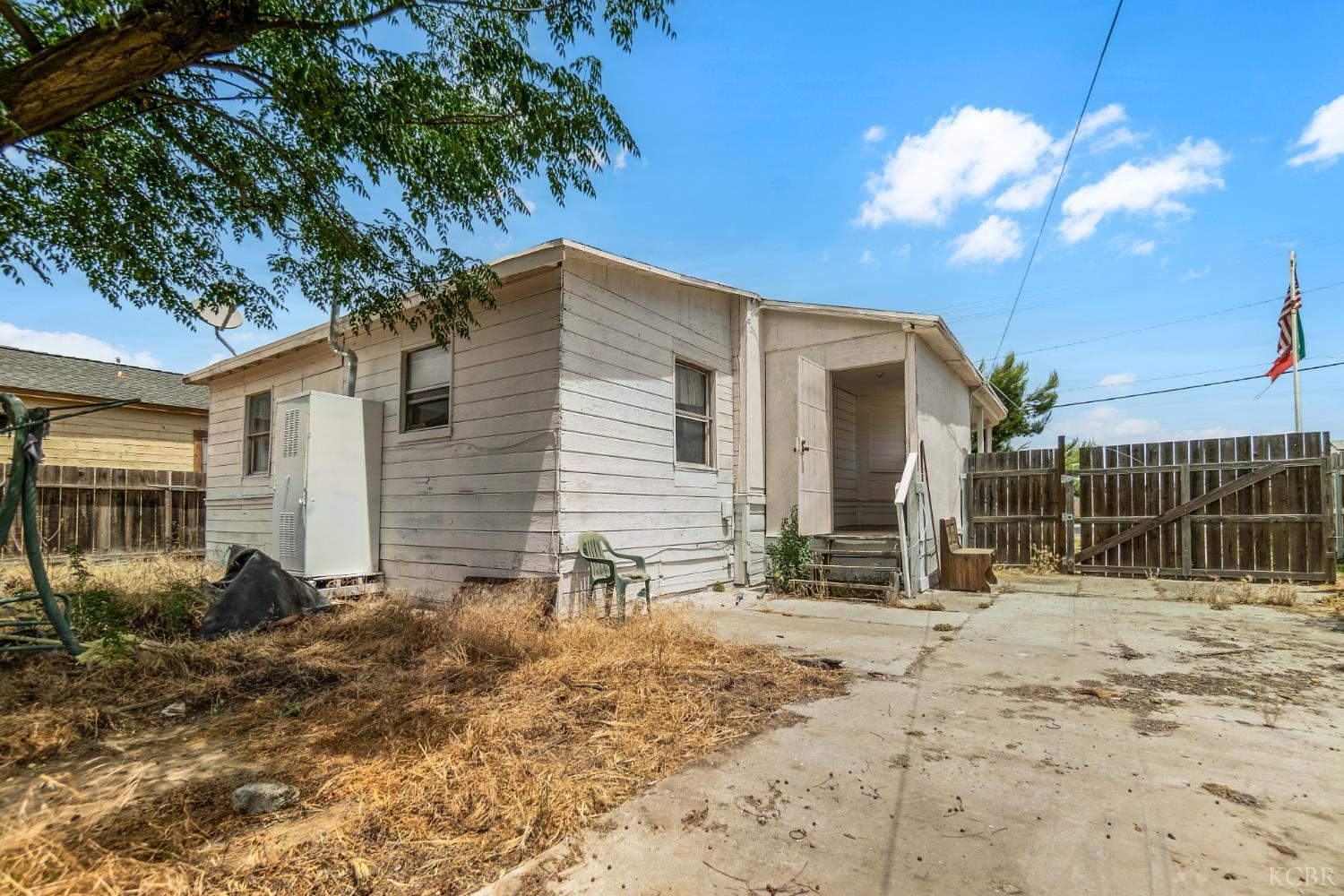 826 Kimball, Hanford, CA 93230