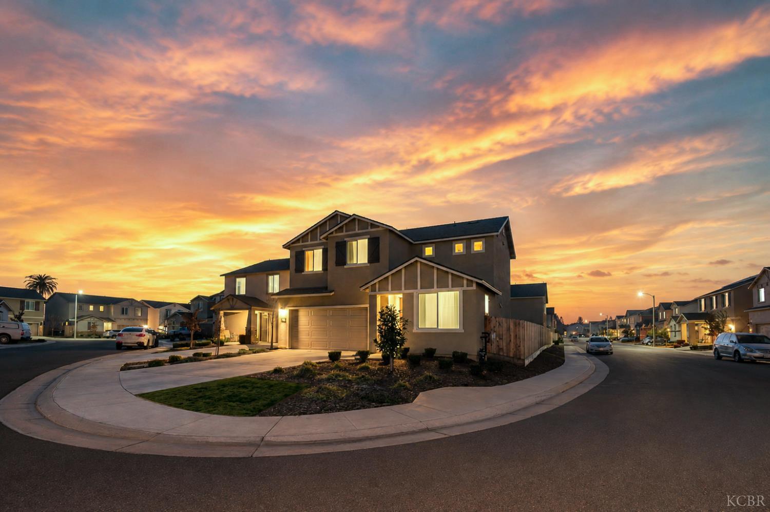 2207 S Crumal St, Visalia, CA 93921