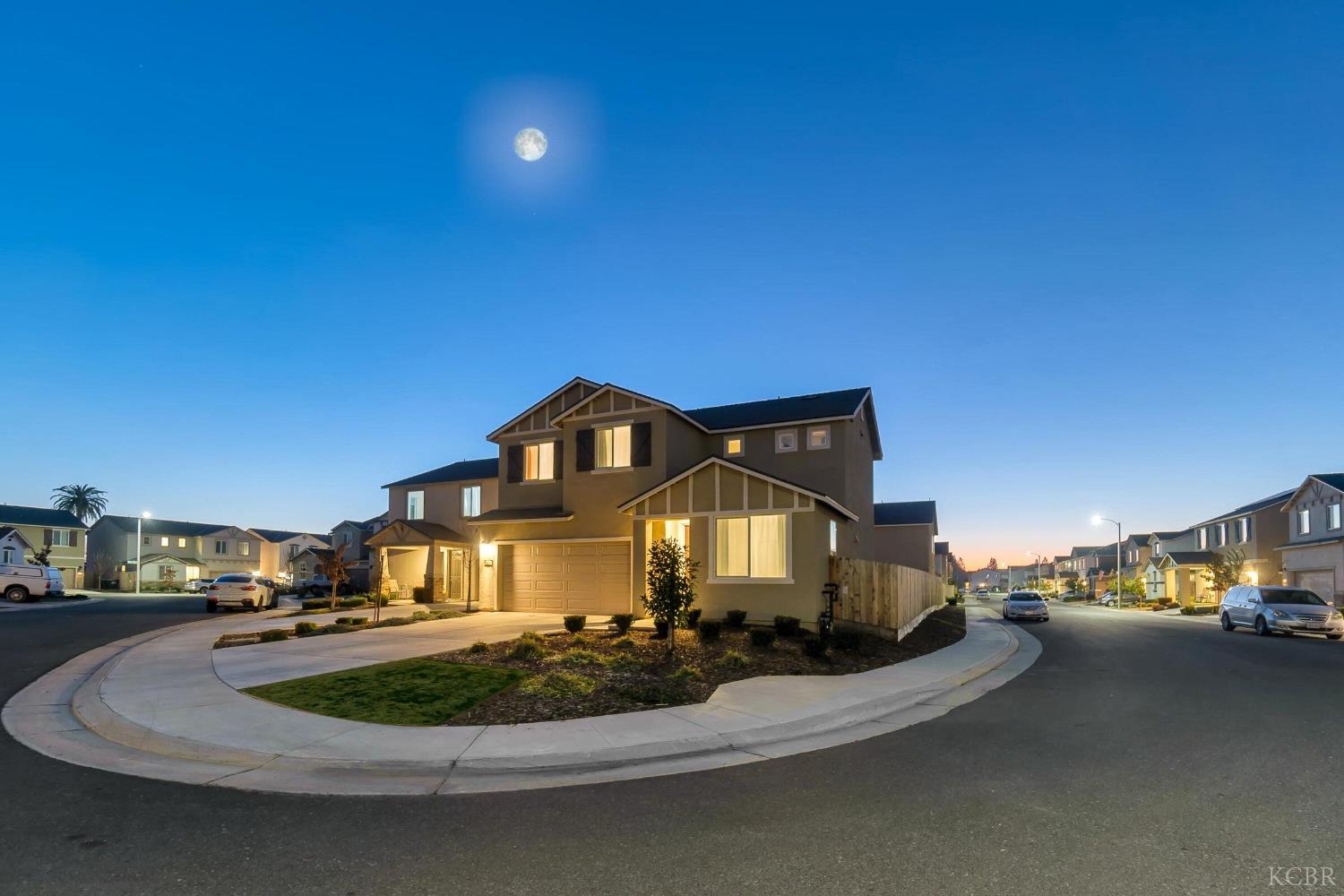 2207 S Crumal St, Visalia, CA 93921