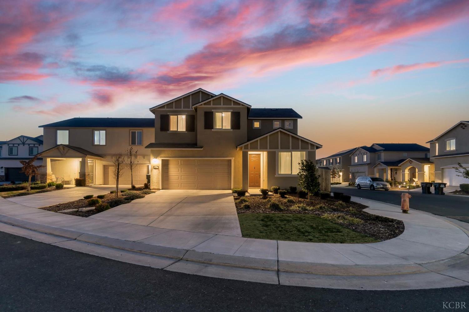 2207 S Crumal St, Visalia, CA 93921