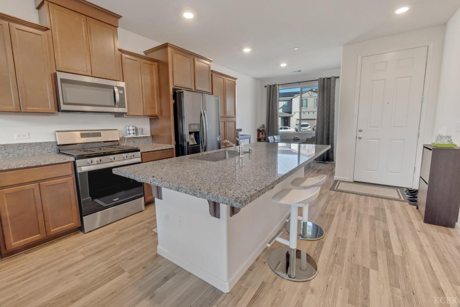 2207 S Crumal St, Visalia, CA 93921