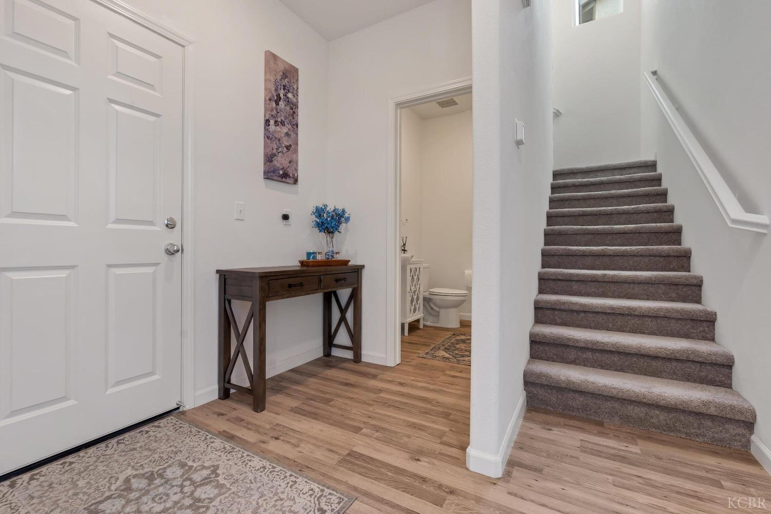 2207 S Crumal St, Visalia, CA 93921