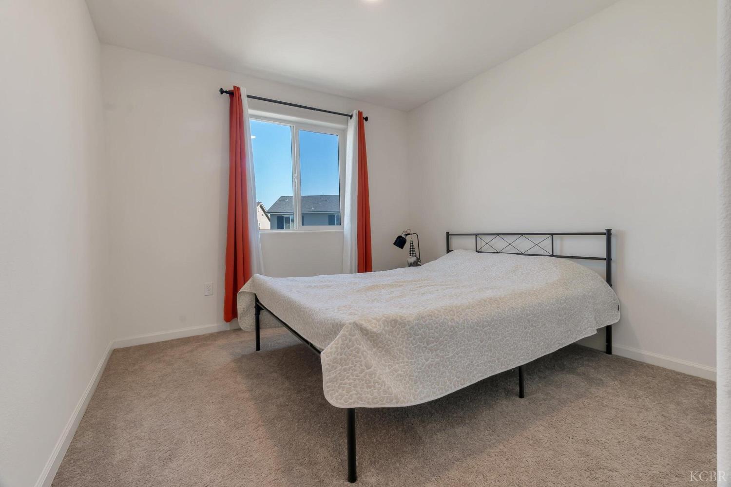 2207 S Crumal St, Visalia, CA 93921