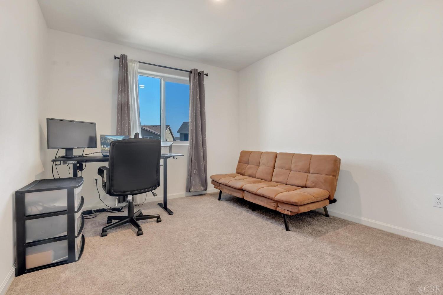 2207 S Crumal St, Visalia, CA 93921