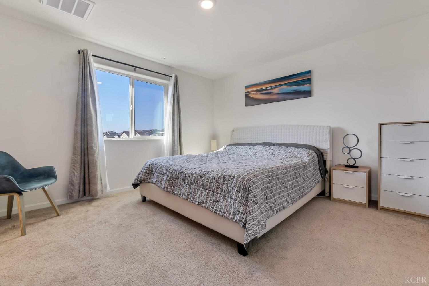 2207 S Crumal St, Visalia, CA 93921