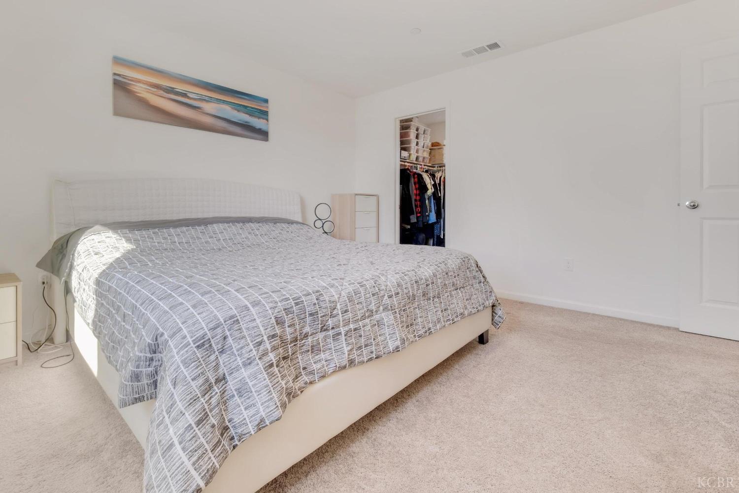 2207 S Crumal St, Visalia, CA 93921
