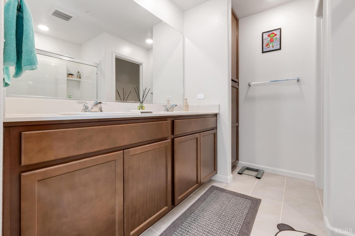 2207 S Crumal St, Visalia, CA 93921