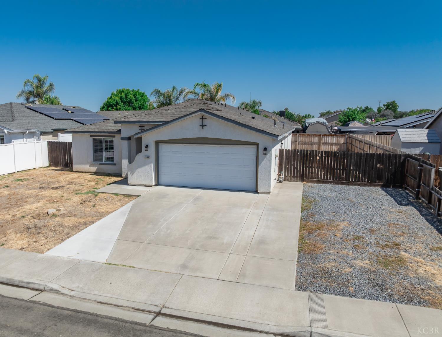 1198 E Donnybrook Pl, Hanford, CA 93230