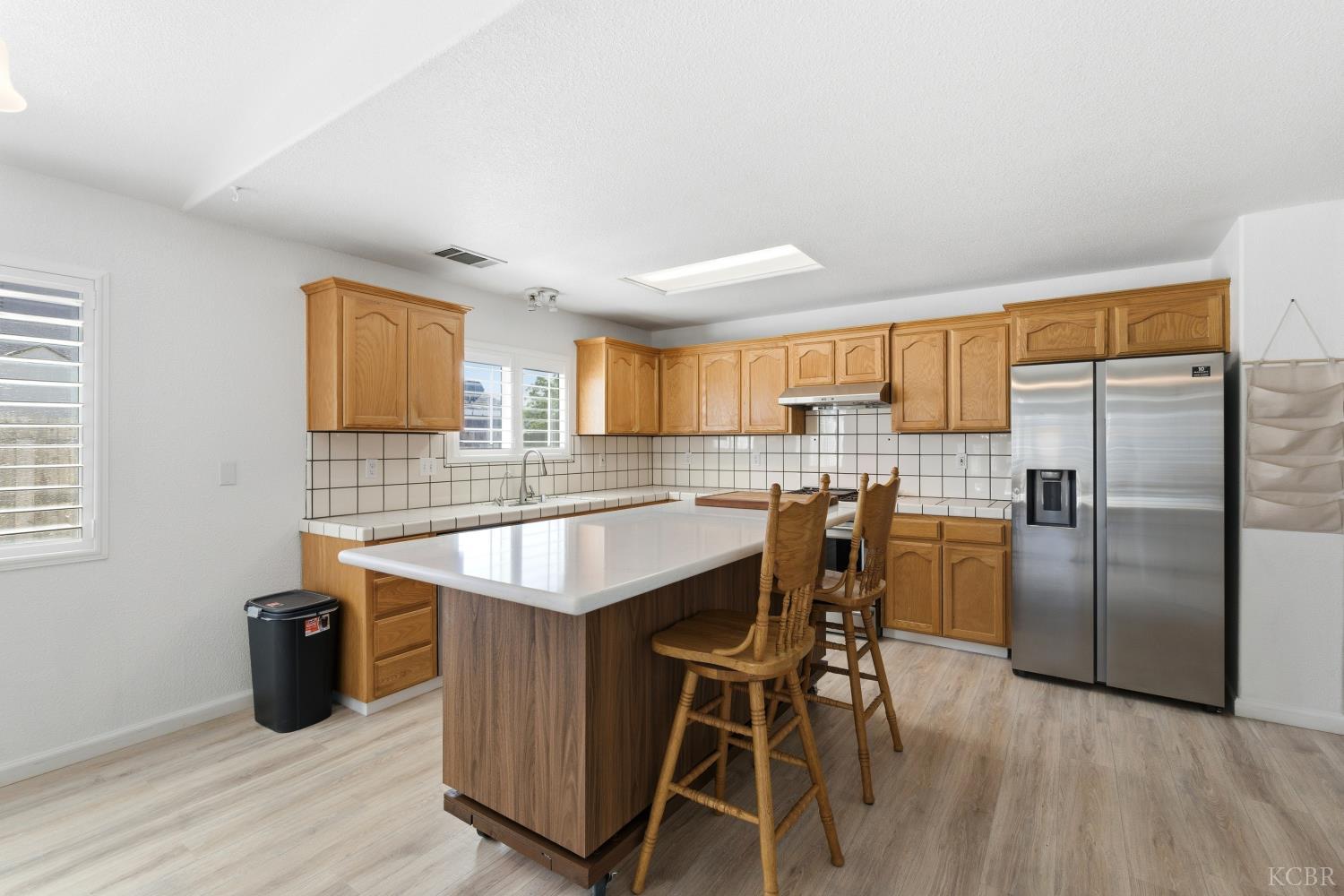 1198 E Donnybrook Pl, Hanford, CA 93230