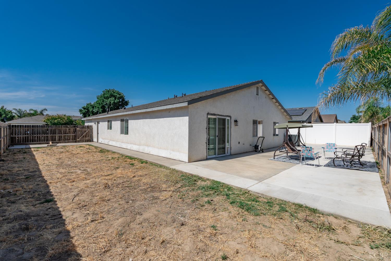 1198 E Donnybrook Pl, Hanford, CA 93230