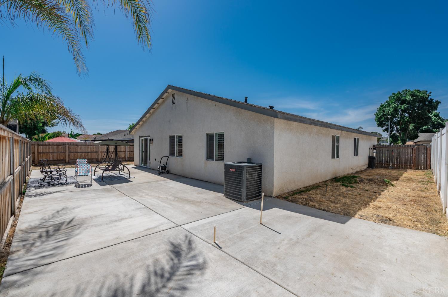 1198 E Donnybrook Pl, Hanford, CA 93230