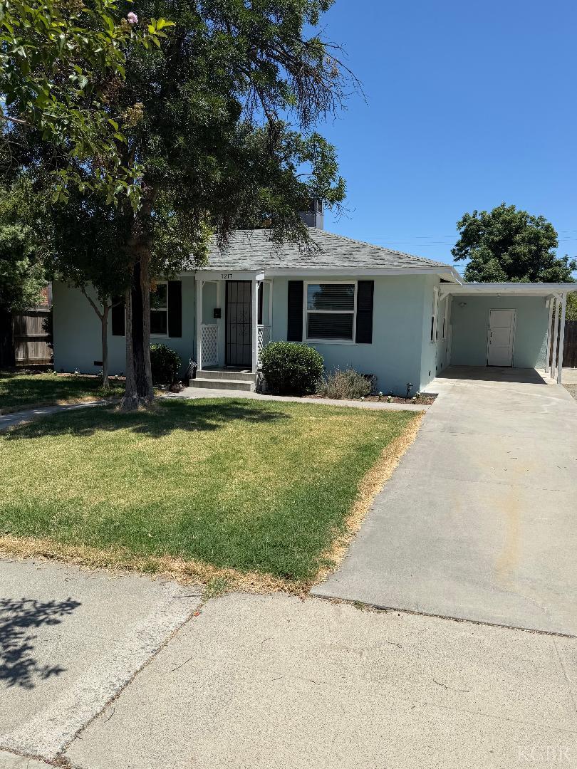 1217 N Richmond Ave, Hanford, CA 93230