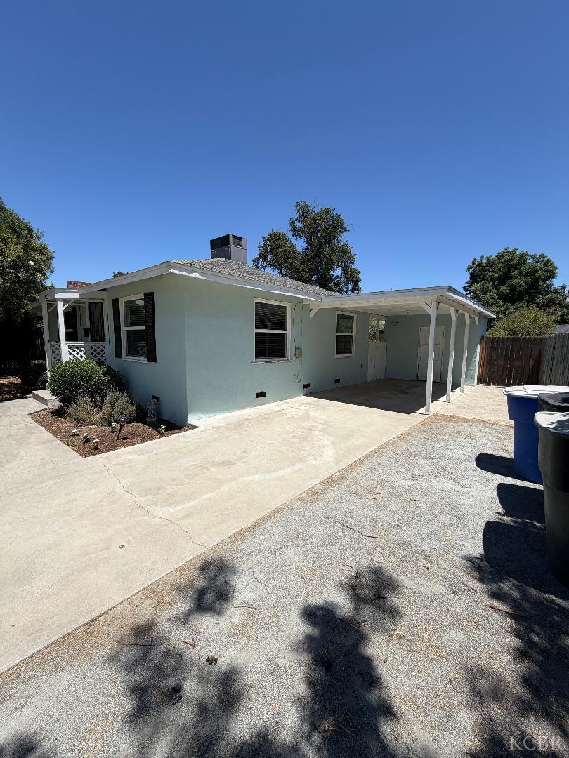 1217 N Richmond Ave, Hanford, CA 93230