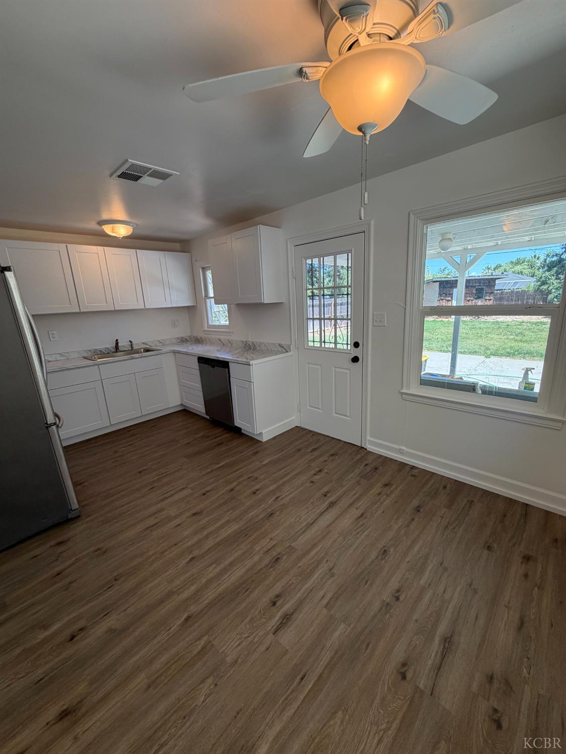 1217 N Richmond Ave, Hanford, CA 93230