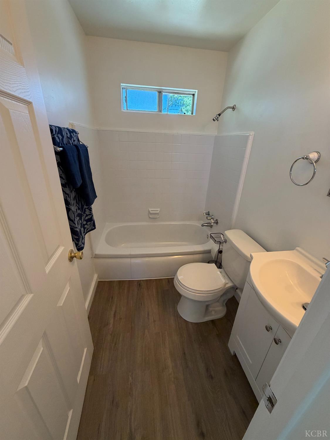 1217 N Richmond Ave, Hanford, CA 93230