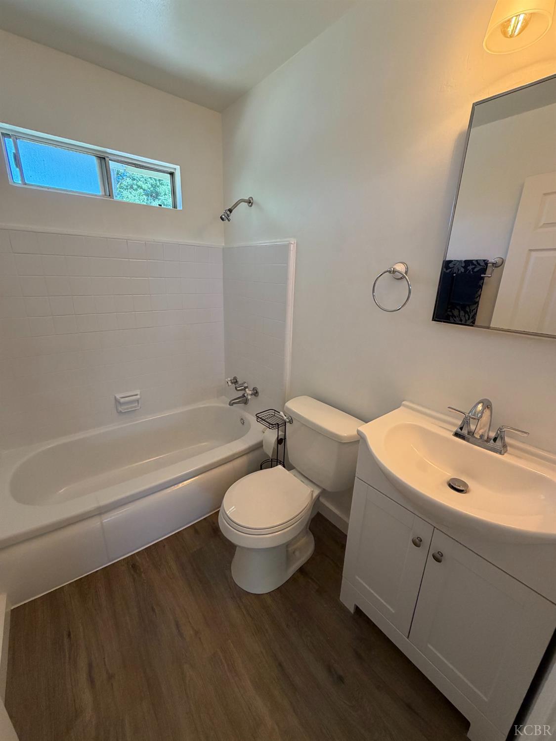 1217 N Richmond Ave, Hanford, CA 93230
