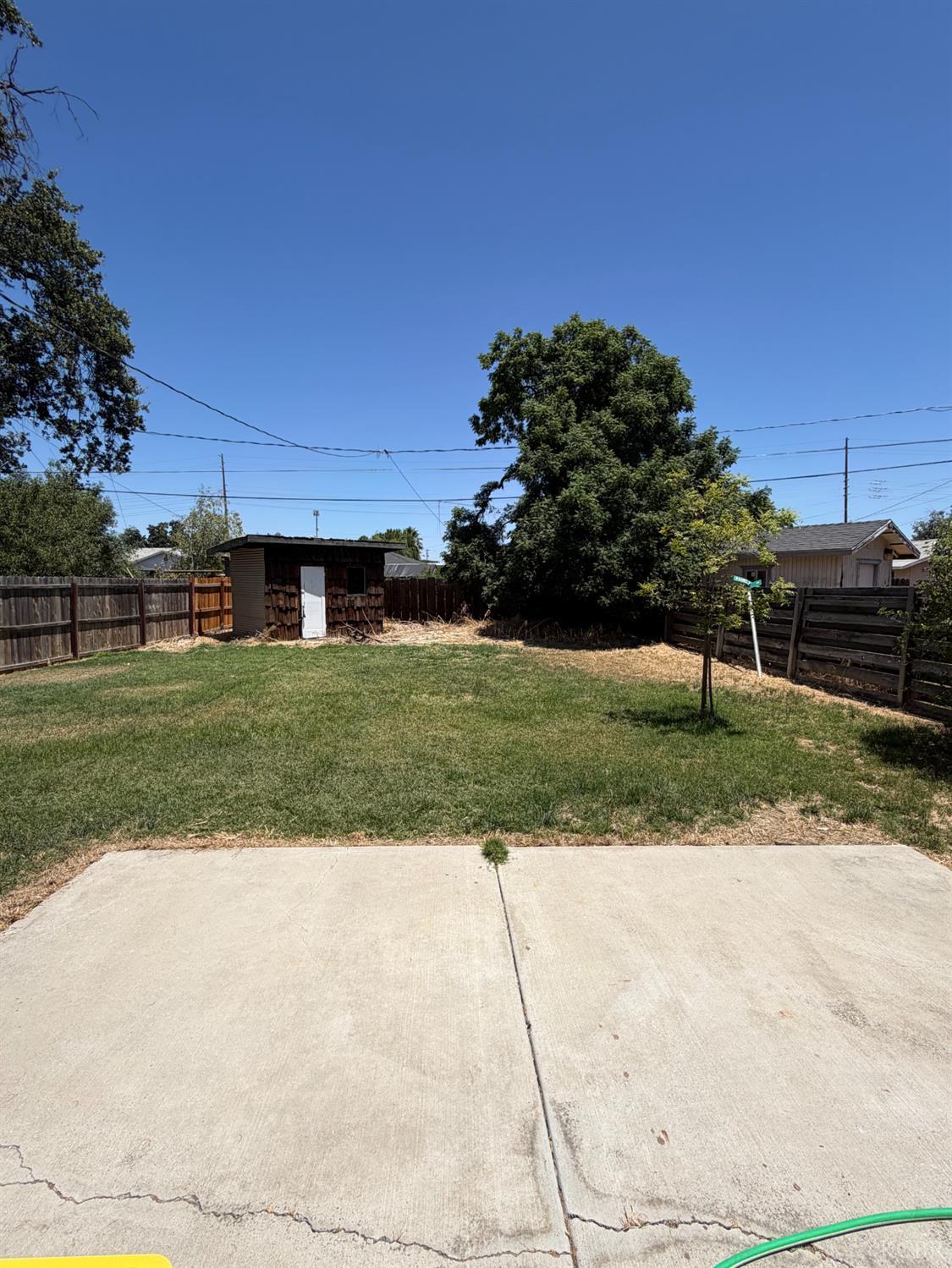1217 N Richmond Ave, Hanford, CA 93230