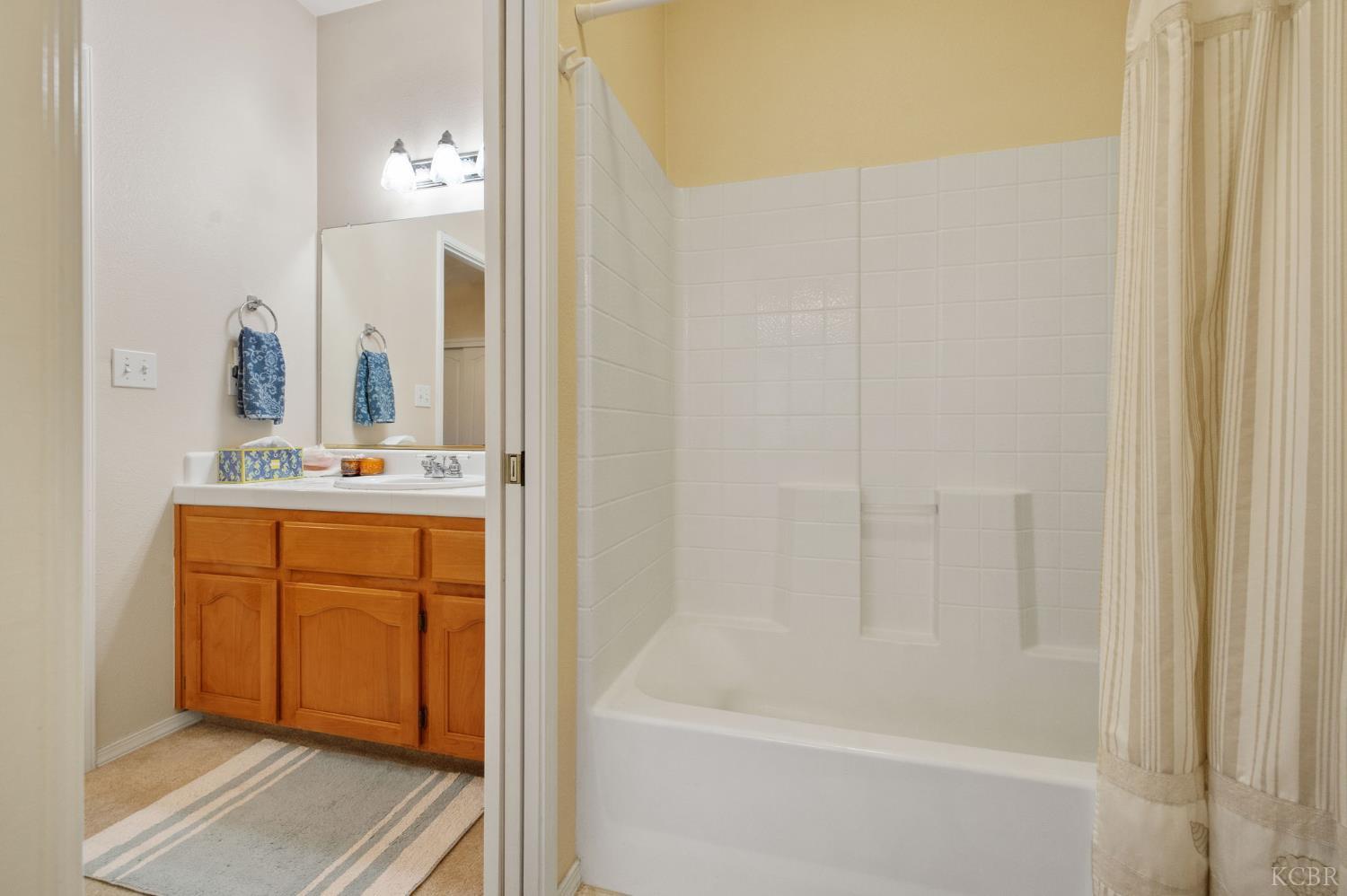 1547 W Claridge Ct, Hanford, CA 93230
