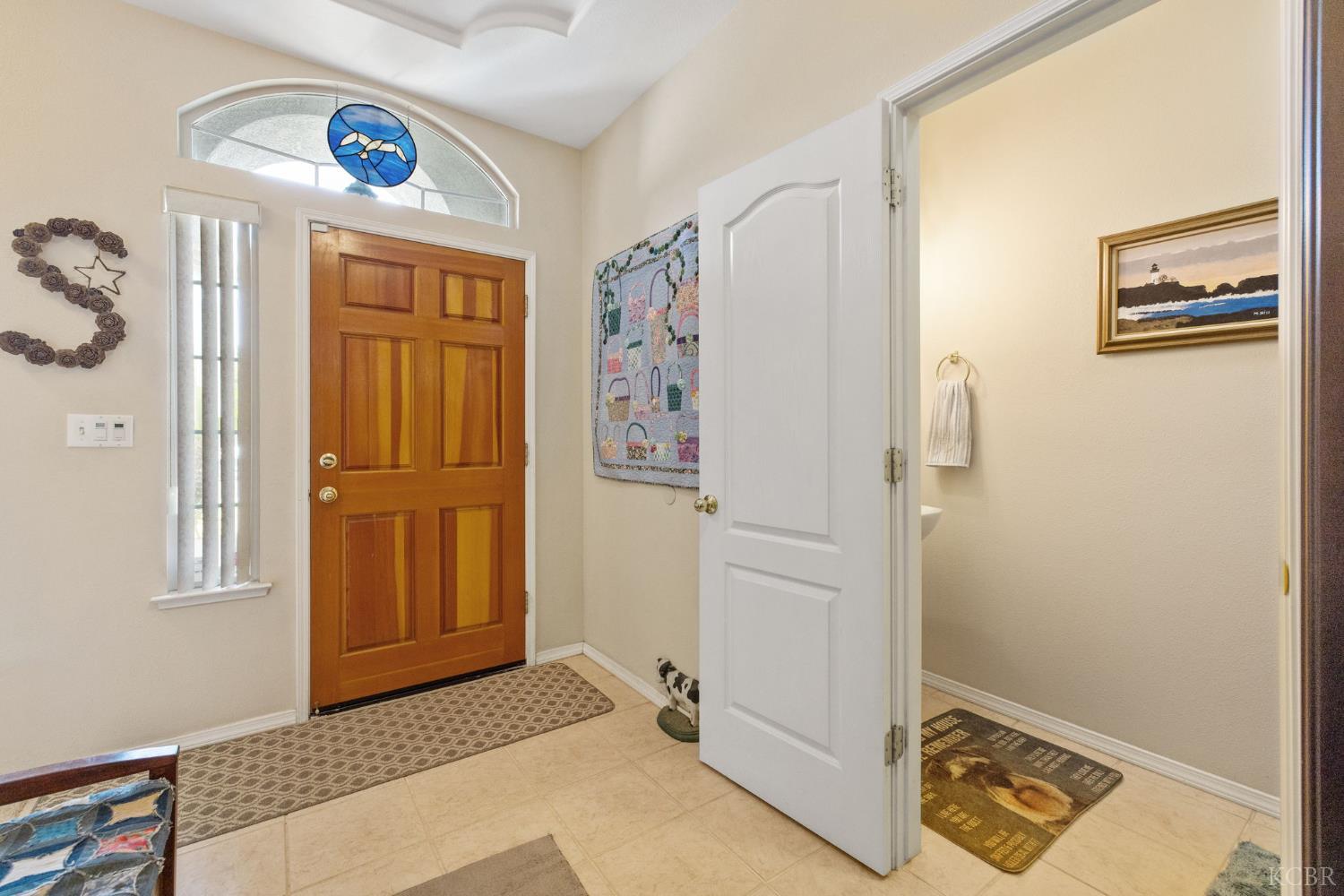 1547 W Claridge Ct, Hanford, CA 93230