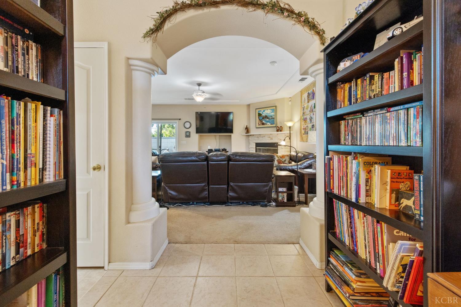 1547 W Claridge Ct, Hanford, CA 93230