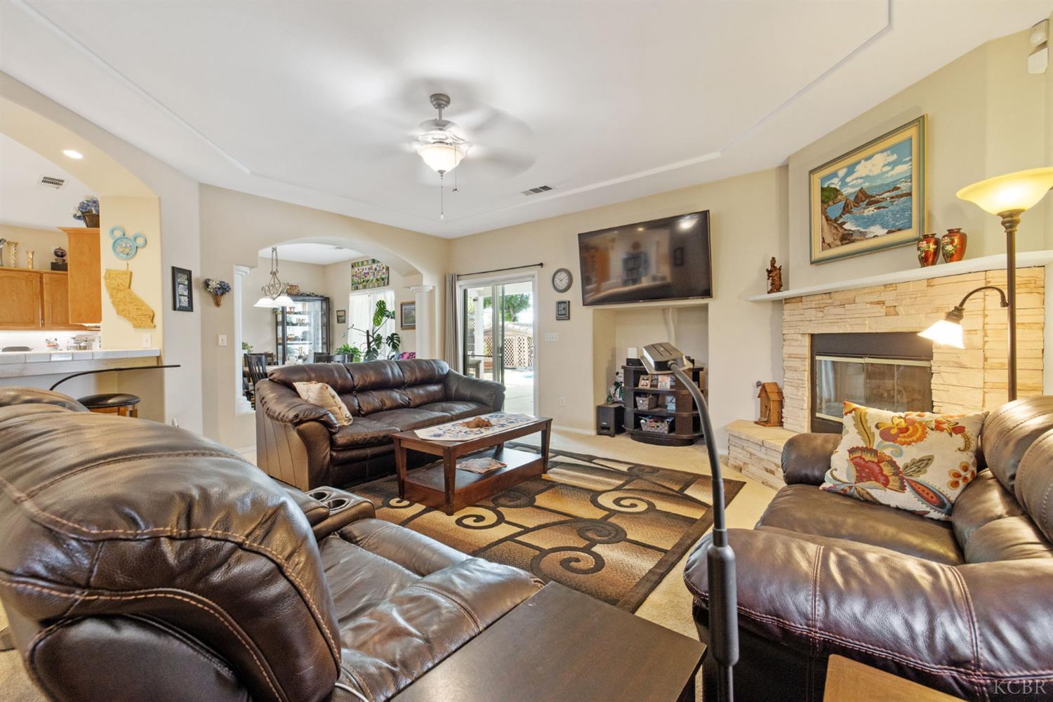 1547 W Claridge Ct, Hanford, CA 93230