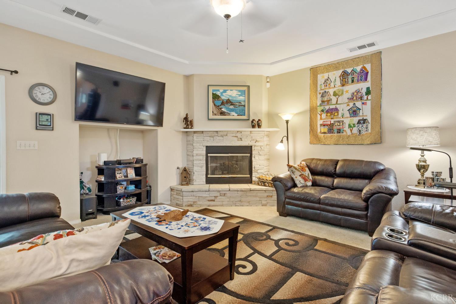 1547 W Claridge Ct, Hanford, CA 93230