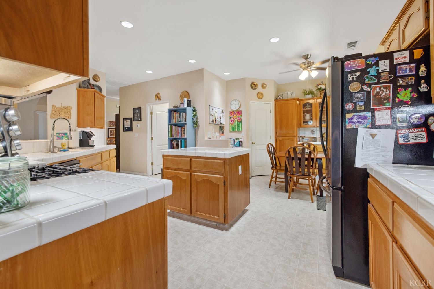 1547 W Claridge Ct, Hanford, CA 93230