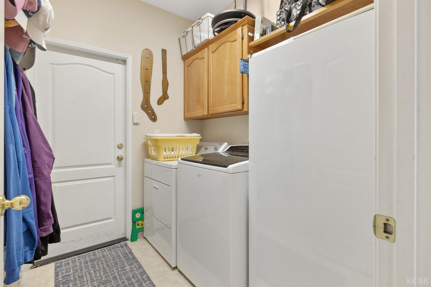 1547 W Claridge Ct, Hanford, CA 93230