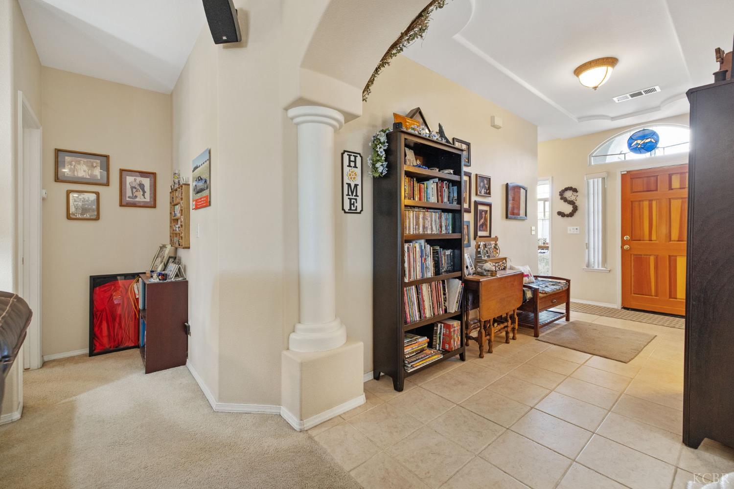 1547 W Claridge Ct, Hanford, CA 93230