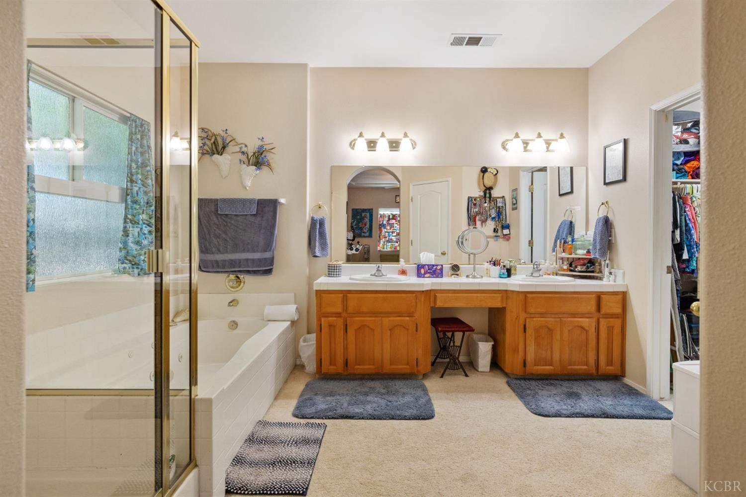 1547 W Claridge Ct, Hanford, CA 93230