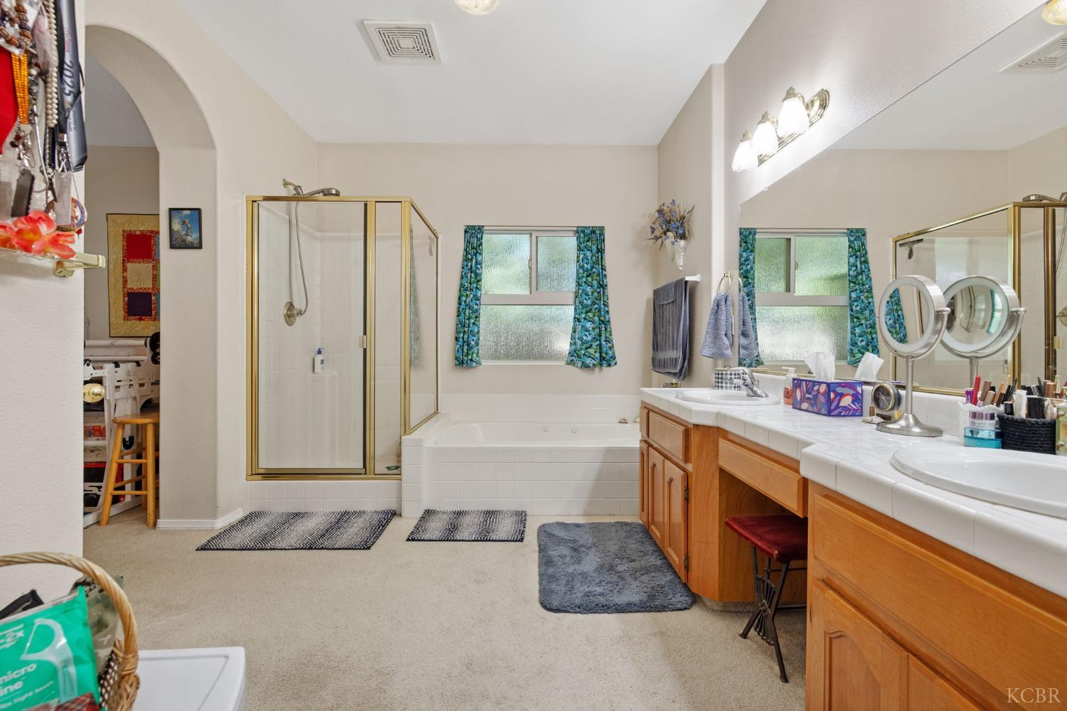 1547 W Claridge Ct, Hanford, CA 93230