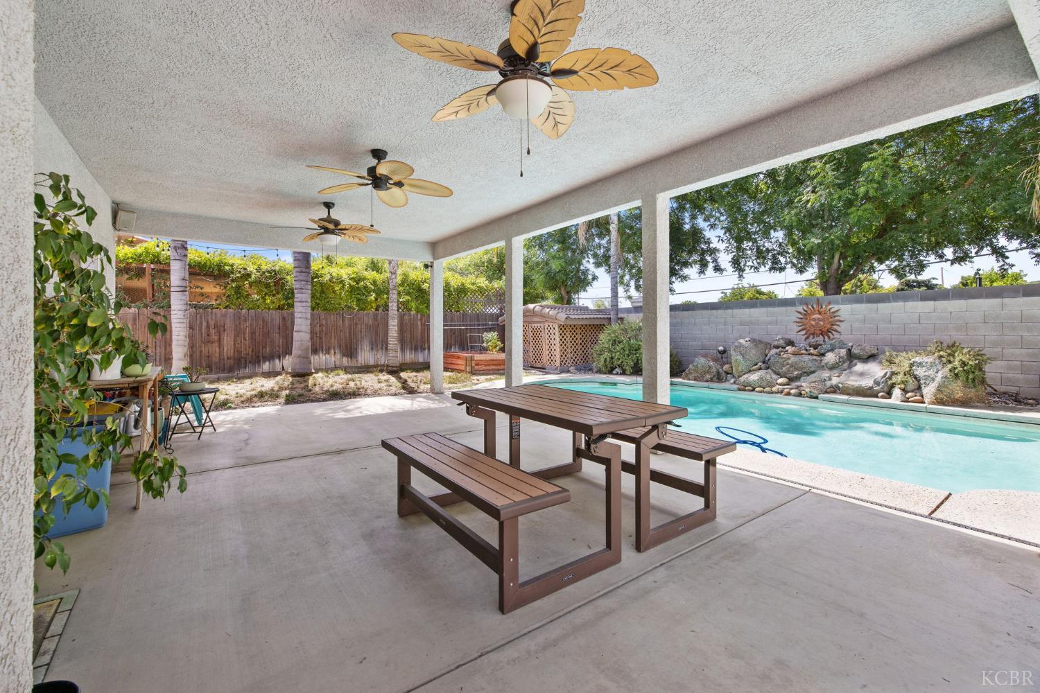 1547 W Claridge Ct, Hanford, CA 93230